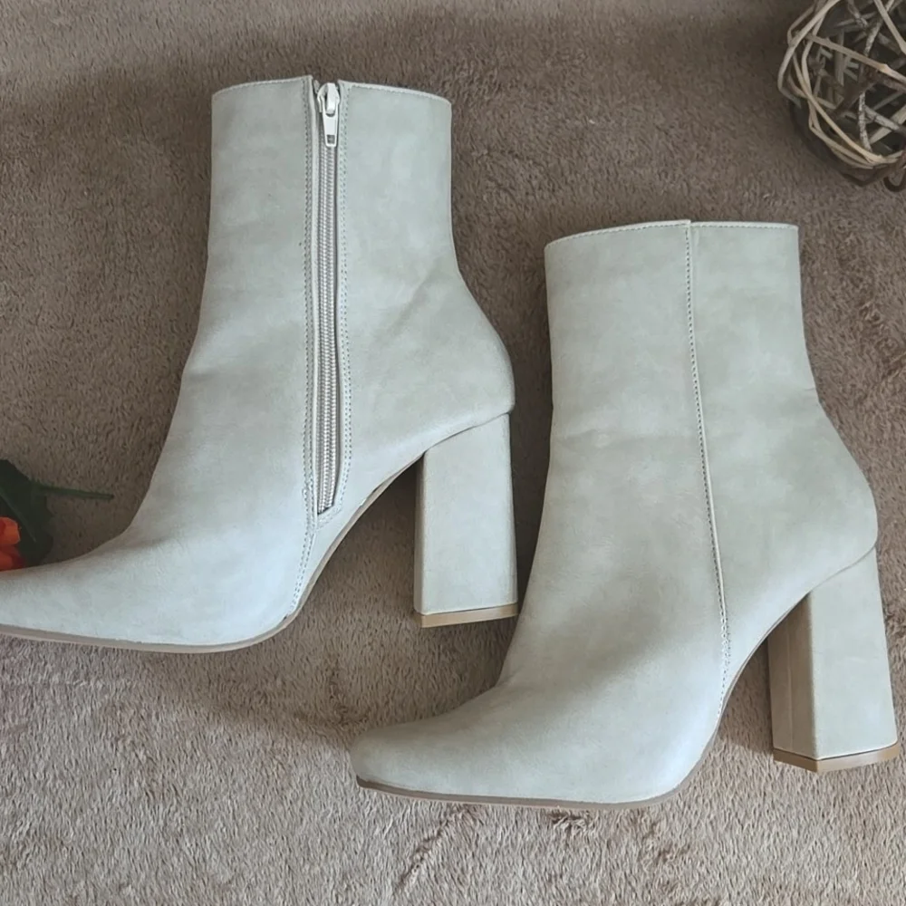 StreetWear Society | Cream Beige Heeled Boots - Picture 8 of 10